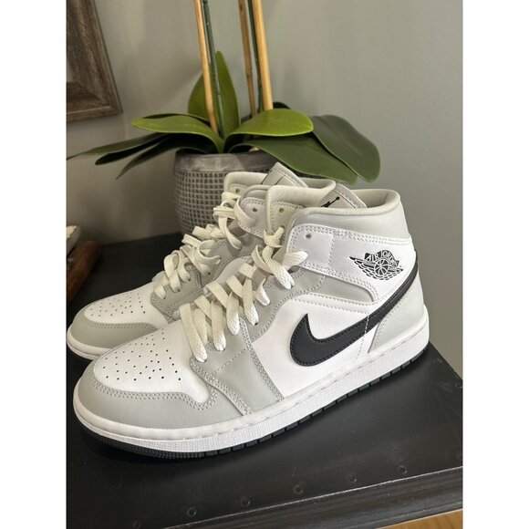 Nike Shoes - Nike Air Jordan 1 Mid Light Sneaker Shoes Smoke Grey Womens Size 9